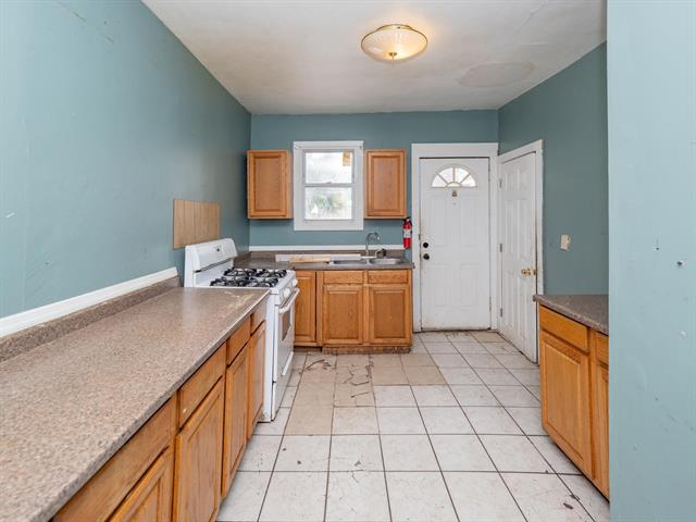 Builiding view fourteen for 935 Osborne, Kalamazoo, MI. 49001