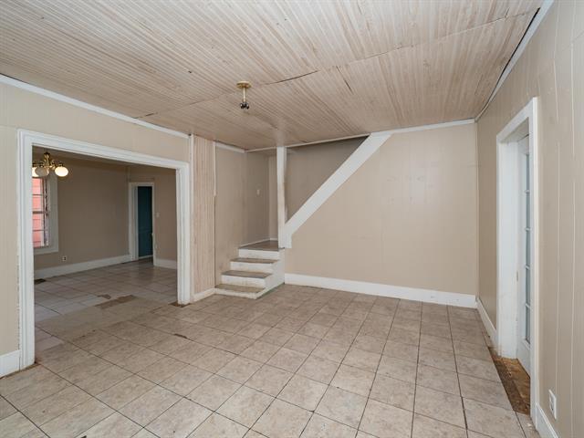 Builiding view seventeen for 935 Osborne, Kalamazoo, MI. 49001