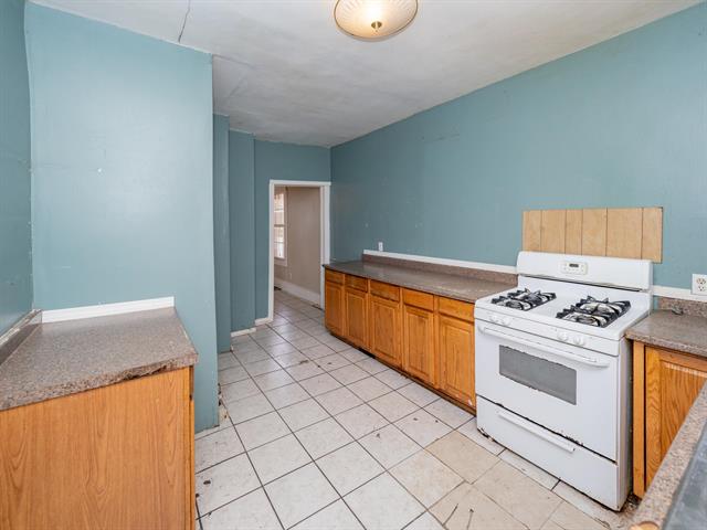 Builiding view sixteen for 935 Osborne, Kalamazoo, MI. 49001