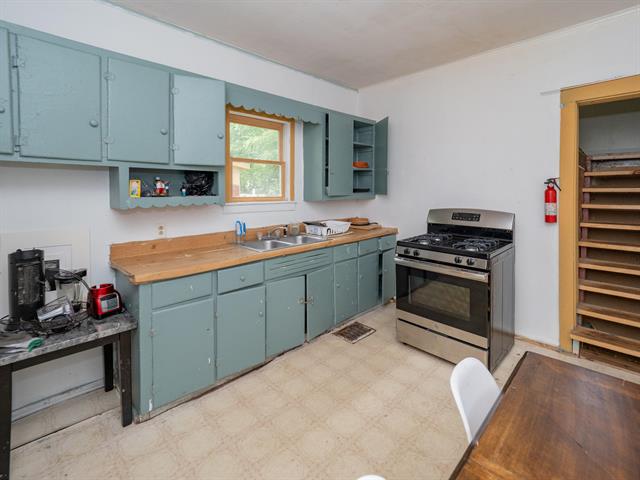 Builiding view thirty for 935 Osborne, Kalamazoo, MI. 49001