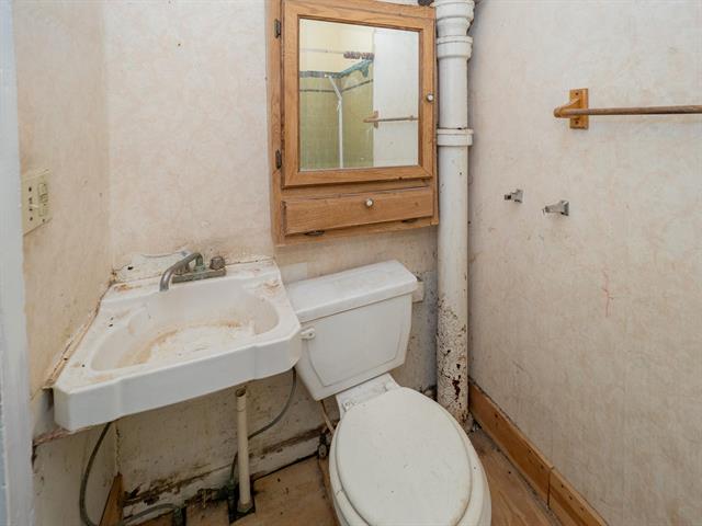 Builiding view twenty six for 935 Osborne, Kalamazoo, MI. 49001