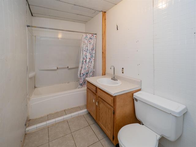 Builiding view twenty three for 935 Osborne, Kalamazoo, MI. 49001