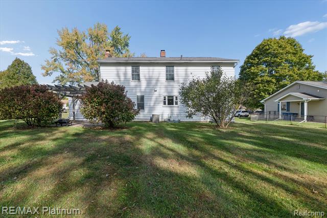 Builiding view forty four for 1283 Woodnoll, Flint, MI. 48507