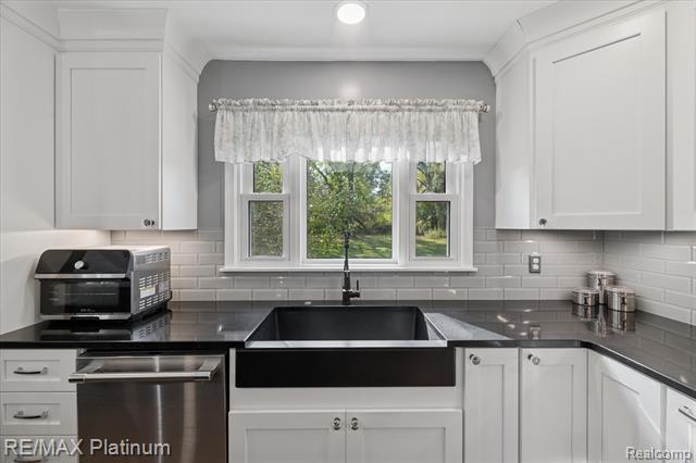 Builiding view sixteen for 1283 Woodnoll, Flint, MI. 48507