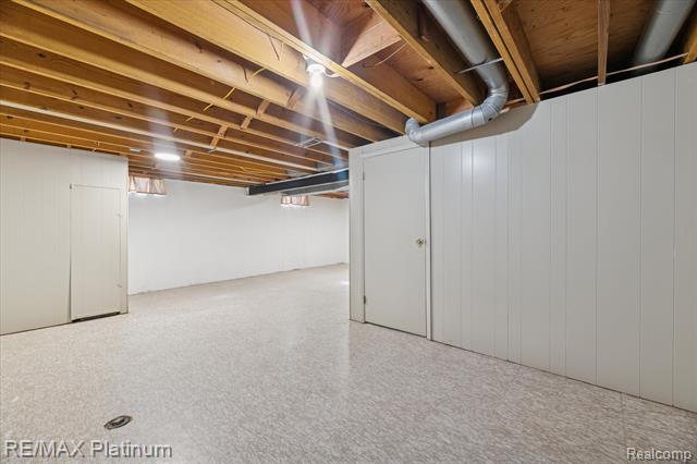 Builiding view thirty seven for 1283 Woodnoll, Flint, MI. 48507