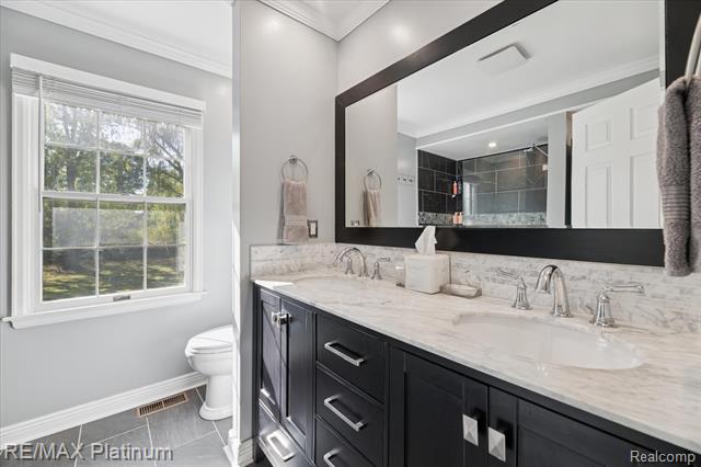 Builiding view thirty three for 1283 Woodnoll, Flint, MI. 48507