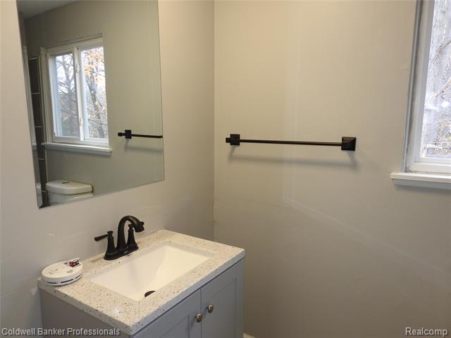 Builiding view eighteen for 5919 Western, Flint, MI. 48506