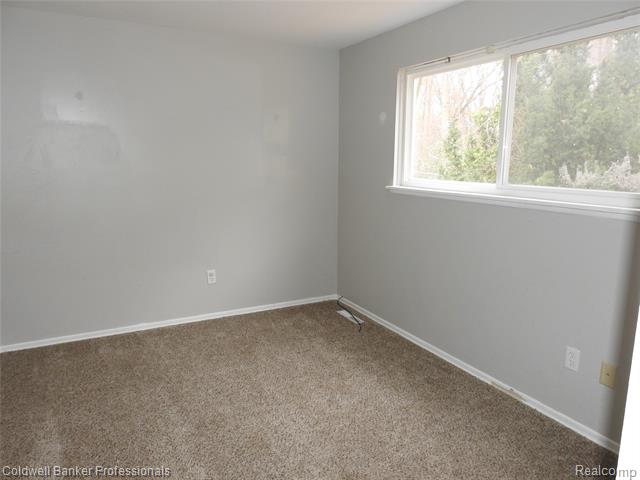 Builiding view fifteen for 5919 Western, Flint, MI. 48506