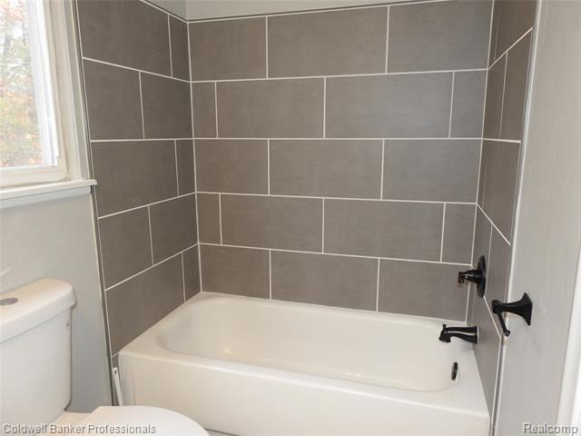 Builiding view nineteen for 5919 Western, Flint, MI. 48506