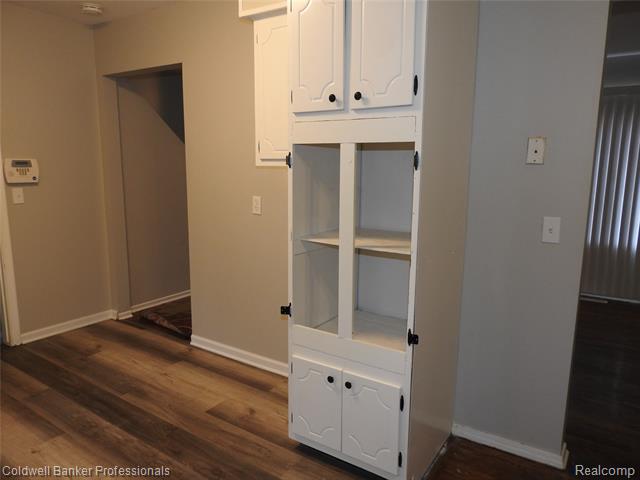 Builiding view ten for 5919 Western, Flint, MI. 48506