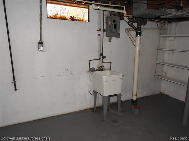 Builiding view twenty one for 5919 Western, Flint, MI. 48506