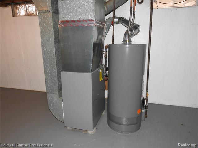 Builiding view twenty three for 5919 Western, Flint, MI. 48506