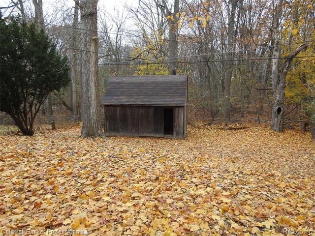 Builiding view two for 5919 Western, Flint, MI. 48506