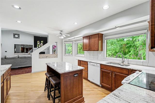 Builiding view nine for 5635 Stanhope, West Bloomfield, MI. 48322