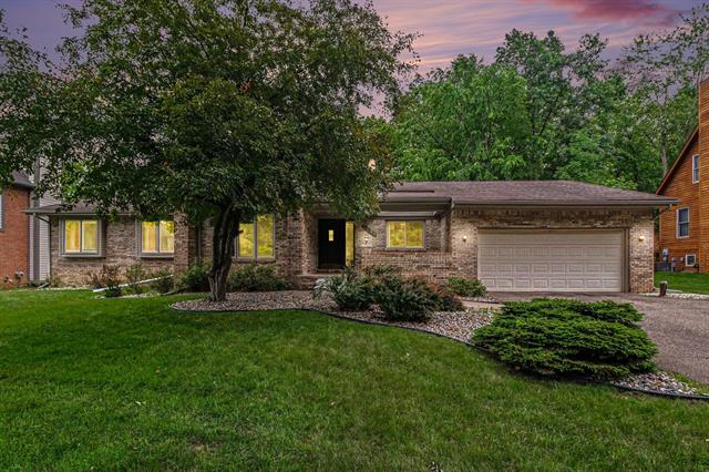 Builiding view one for 5635 Stanhope, West Bloomfield, MI. 48322
