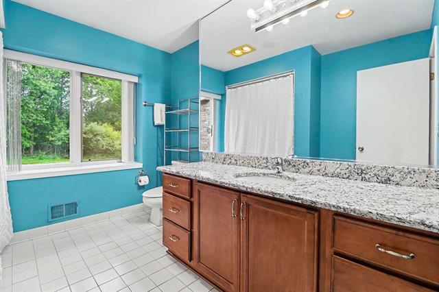 Builiding view sixteen for 5635 Stanhope, West Bloomfield, MI. 48322
