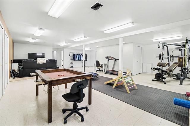 Builiding view twenty one for 5635 Stanhope, West Bloomfield, MI. 48322