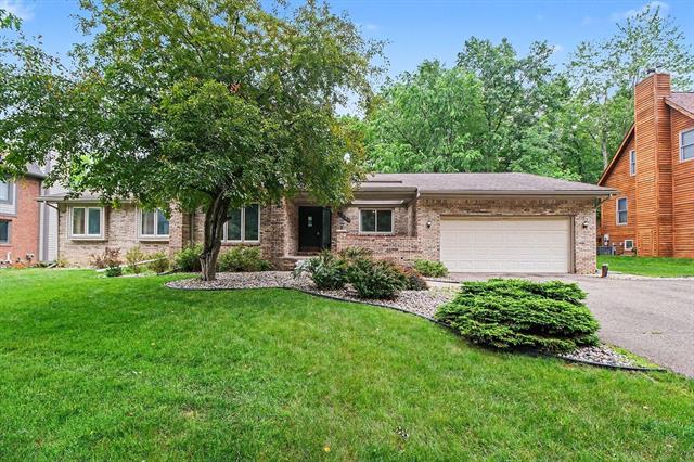 Builiding view two for 5635 Stanhope, West Bloomfield, MI. 48322