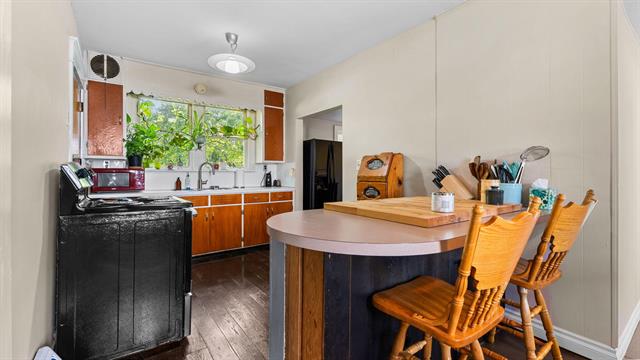 Builiding view eleven for 116 Currier, Clinton, MI. 49236