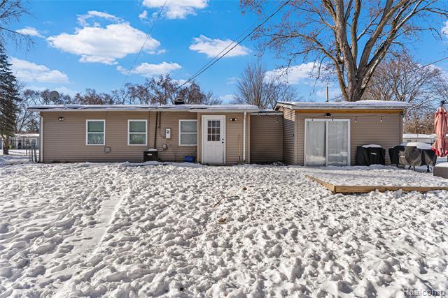 Builiding view eighteen for 6311 Sidney, Brighton, MI. 48116