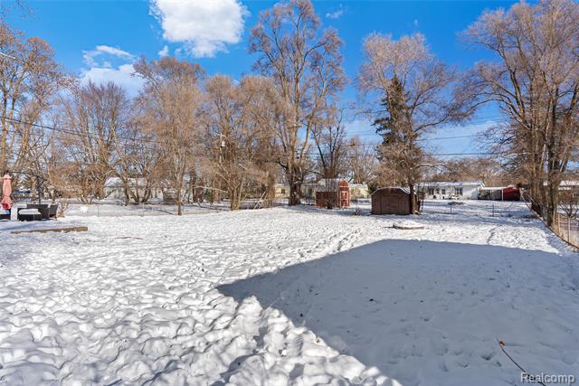 Builiding view nineteen for 6311 Sidney, Brighton, MI. 48116