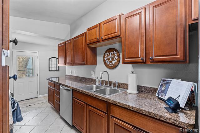 Builiding view thirteen for 6311 Sidney, Brighton, MI. 48116