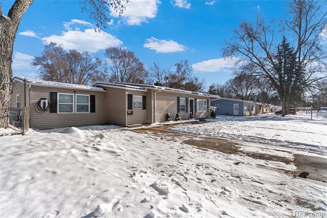 Builiding view thirty two for 6311 Sidney, Brighton, MI. 48116