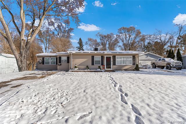 Builiding view thirty for 6311 Sidney, Brighton, MI. 48116