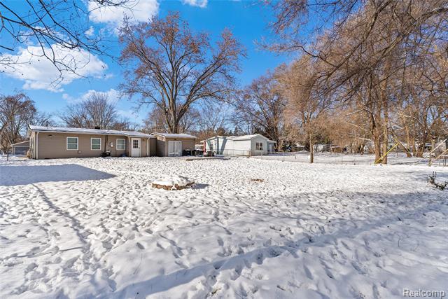 Builiding view twenty eight for 6311 Sidney, Brighton, MI. 48116