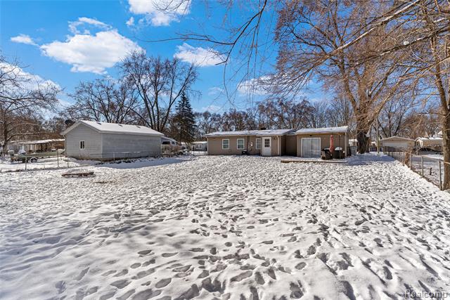 Builiding view twenty six for 6311 Sidney, Brighton, MI. 48116