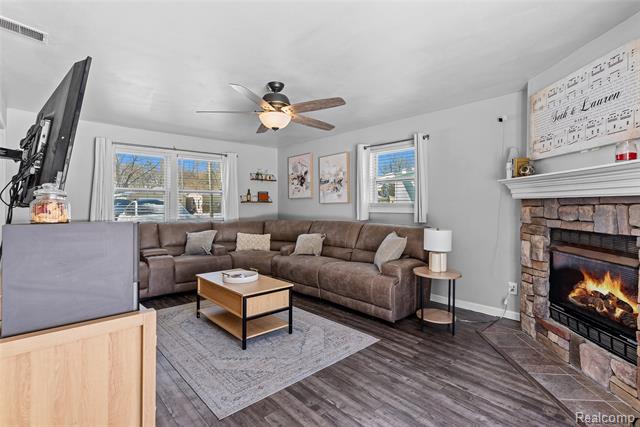 Builiding view twenty three for 6311 Sidney, Brighton, MI. 48116