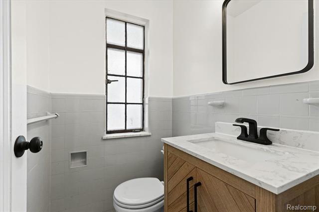 Builiding view eight for 17360 Greenlawn, Detroit, MI. 48221