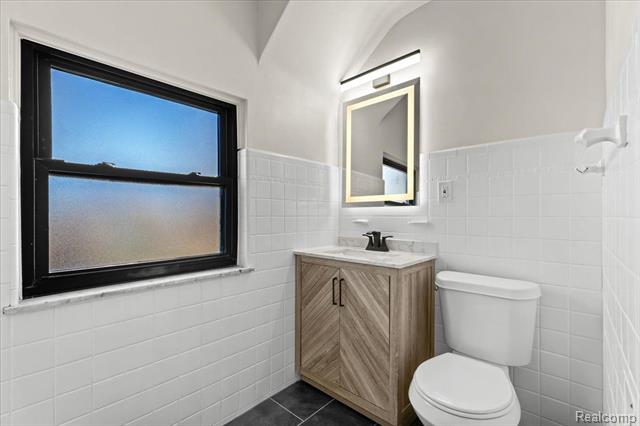 Builiding view eleven for 17360 Greenlawn, Detroit, MI. 48221