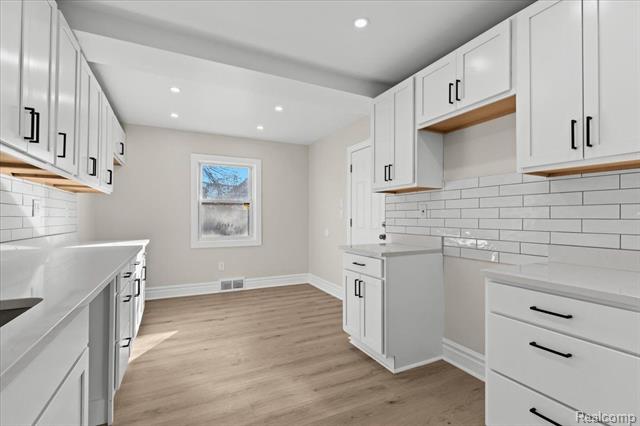 Builiding view seven for 17360 Greenlawn, Detroit, MI. 48221