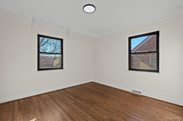 Builiding view seventeen for 17360 Greenlawn, Detroit, MI. 48221