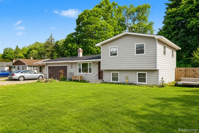 Builiding view one for 413 Alvena, Battle Creek, MI. 49017
