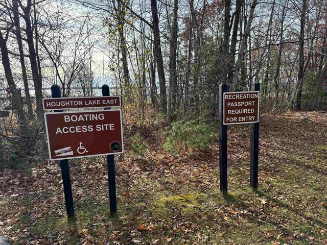 Builiding view forty for 3657 Houghton Lake, Houghton Lake, MI. 48629