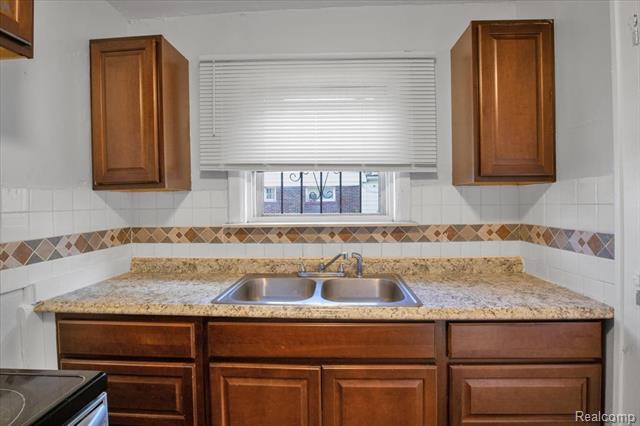 Builiding view thirteen for 9635 Appoline, Detroit, MI. 48227