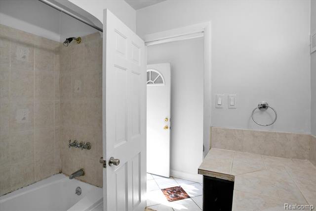 Builiding view twenty for 9635 Appoline, Detroit, MI. 48227