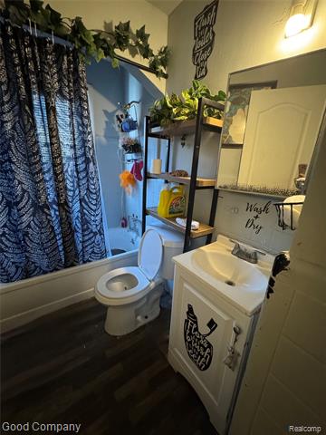 Builiding view seven for 20026 Strasburg, Detroit, MI. 48205