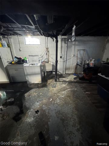 Builiding view sixteen for 20026 Strasburg, Detroit, MI. 48205