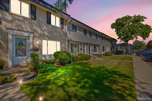 Builiding view one for 28264 Universal, Warren, MI. 48092