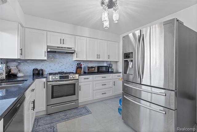 Builiding view seven for 28264 Universal, Warren, MI. 48092