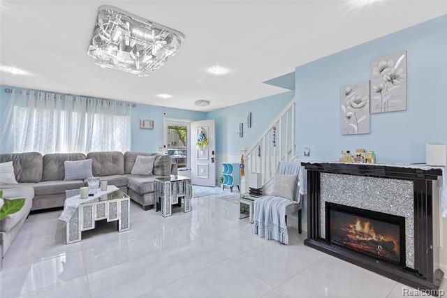 Builiding view six for 28264 Universal, Warren, MI. 48092