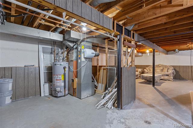 Builiding view twenty four for 28264 Universal, Warren, MI. 48092