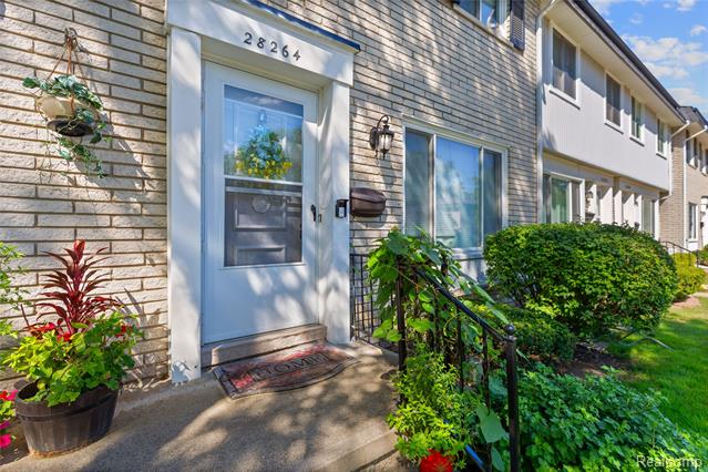 Builiding view twenty nine for 28264 Universal, Warren, MI. 48092