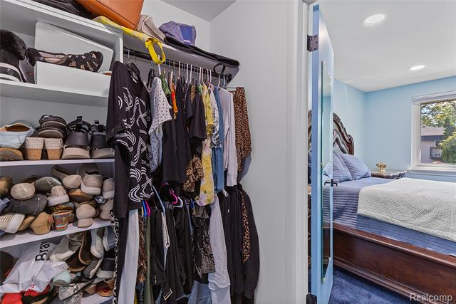 Builiding view twenty one for 28264 Universal, Warren, MI. 48092