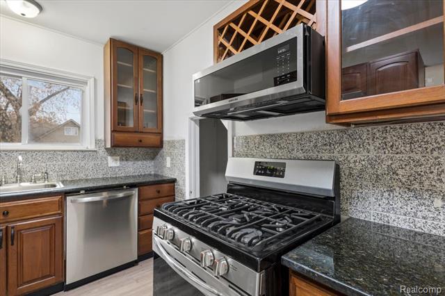 Builiding view eight for 4203 Minerva, Flint, MI. 48504