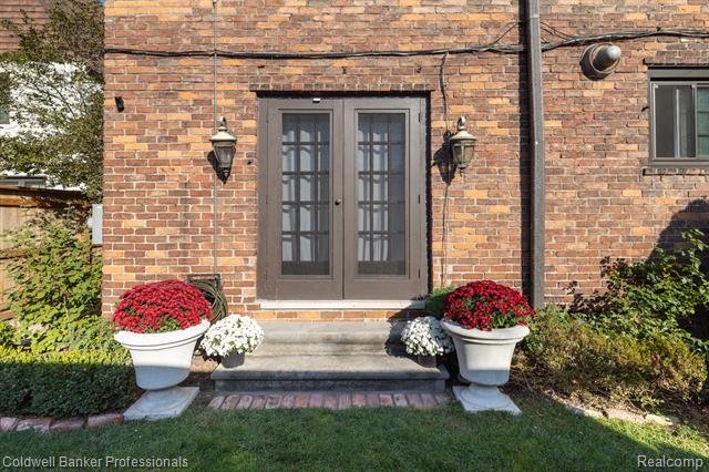 Builiding view fifty one for 42 Cranford, Grosse Pointe, MI. 48230