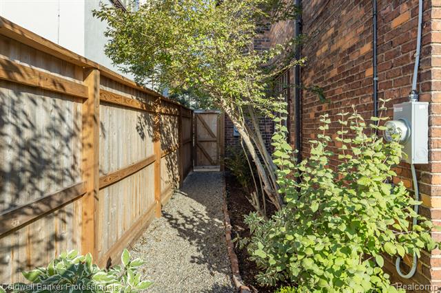 Builiding view fifty three for 42 Cranford, Grosse Pointe, MI. 48230